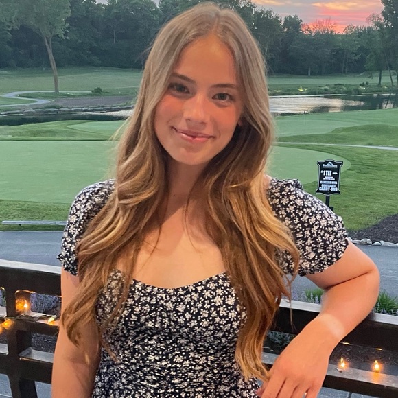 Meet your Posher, Tegan - Picture 1 of 1